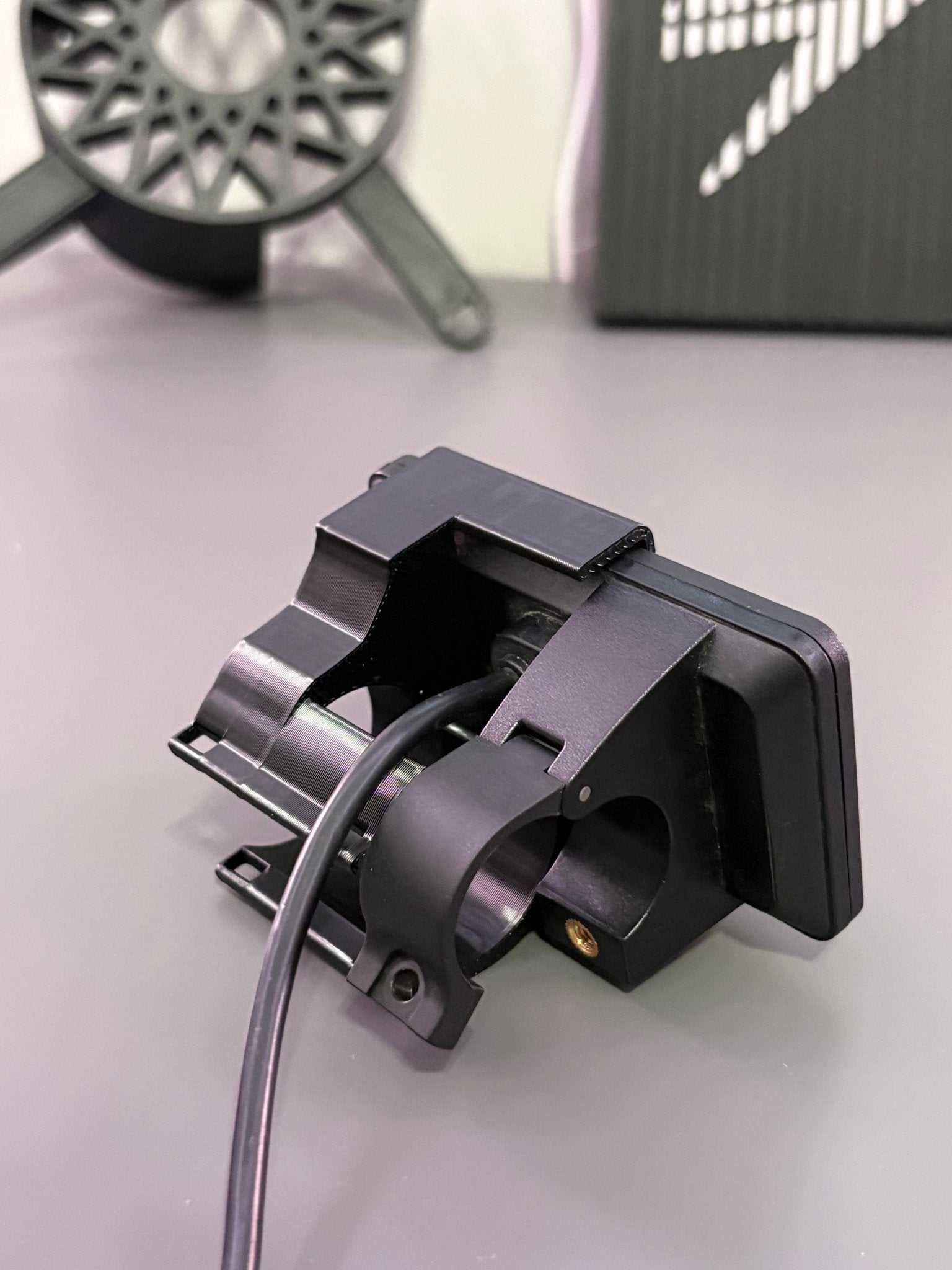 Yozma IN10 middle mount for screen
