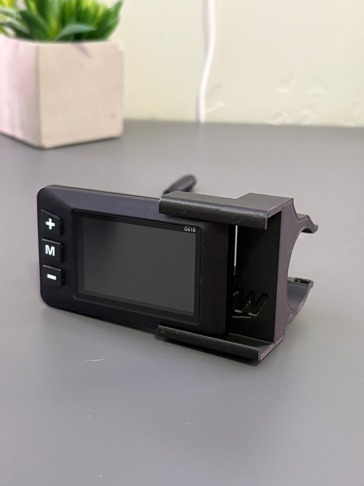 Yozma IN10 middle mount for screen